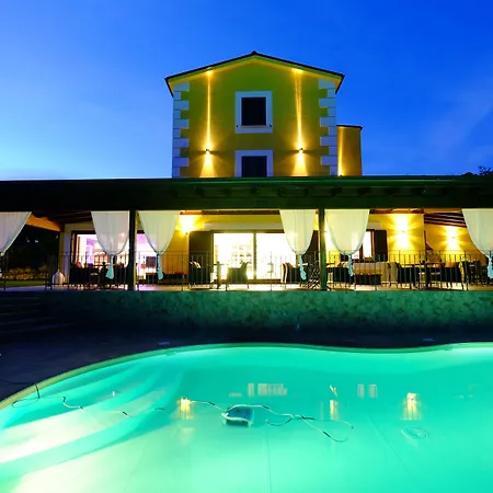 Nocleg ze śniadaniem Borgo Del Nespolo 4*