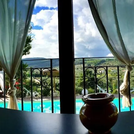 Borgo Del Nespolo Bed & Breakfast 4*