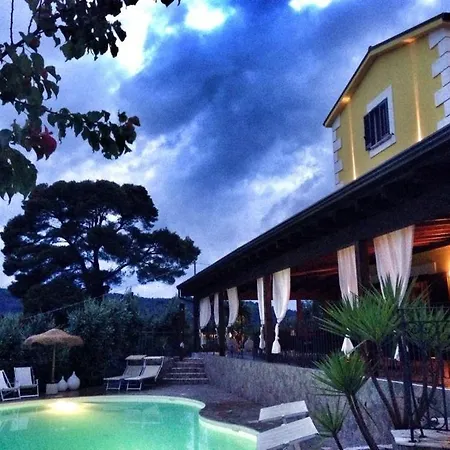 Borgo Del Nespolo 3*
